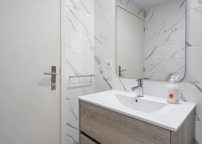 Guestready - Charming Mezzanine Near Porto דירה